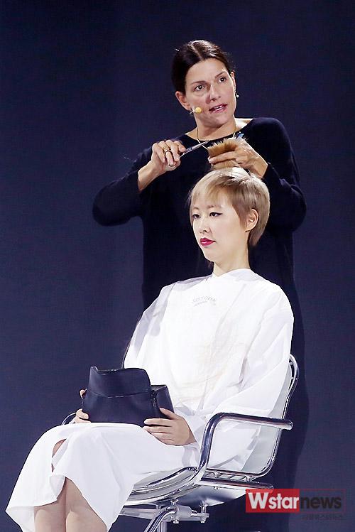 [포토] 2015 사순헤어쇼 스타일링 시연하는 사순아카데미 트레이시 사코시츠
