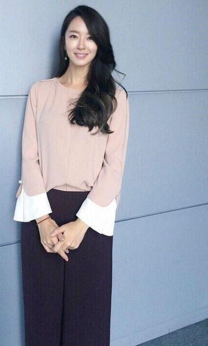 박선영 아나운서, 긴 웨이브 헤어 여신 포스…감출 수 없는 미모