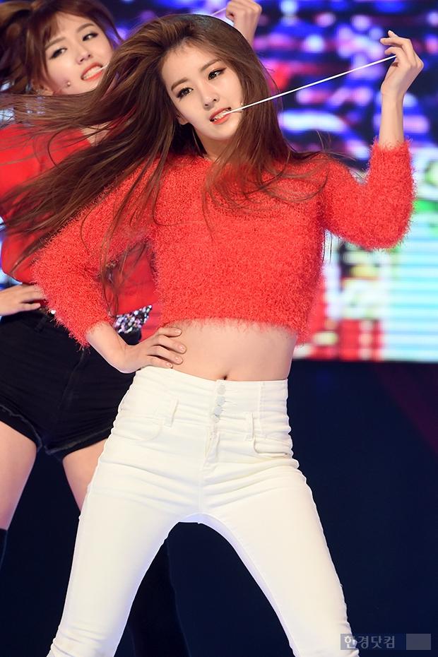 [포토] 라니아 시아, 늘씬한 복근 드러내고~