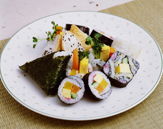 삼각김밥 만드는법, 반찬 없이도 든든한 식사...집에서도 간단하게