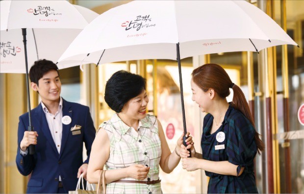 [한국산업의 서비스품질 지수] 롯데백화점, 홍대 미니백화점으로 2030세대 공략
