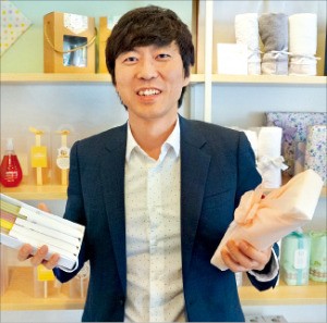 바른컴퍼니 윤영호 대표 웨딩산업 불황에도 청첩장·답례품은 잘 나가죠