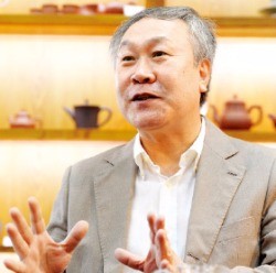 [人사이드 人터뷰] 민주화 운동하다 보이차 전도사로 변신한 박현 지유명차 회장