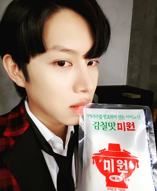 김희철 중독성 있는 광고 인증샷 “픽미 픽미 픽미원”