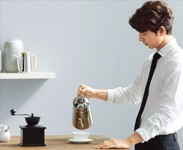 [2016 한경 소비자대상] 원두 고유의 맛…공유와 함께 카누 크리스마스