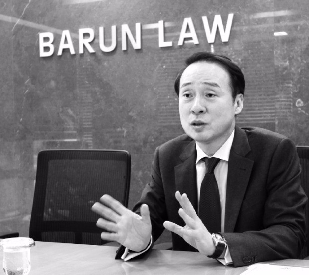 [Law&Biz] 김재호 법무법인 바른 대표 변호사는 신뢰 파는 직업…올바름이 우리 업의 기준이죠