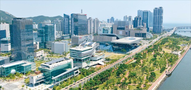[르네상스 시대 여는 부산] 첨단기업 몰려드는 센텀시티… 주말 마린시티는 젊은이 천국