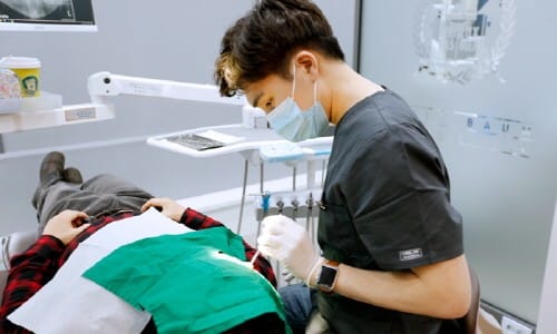 임플란트 시술, 치아 건강상태 충분히 파악 후 이루어져야