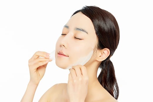 겨울철 건조주의보 발령! 피부 속 수분 잡아주는 생활 습관