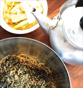 막 만들어 막 먹는 막국수의 신세계