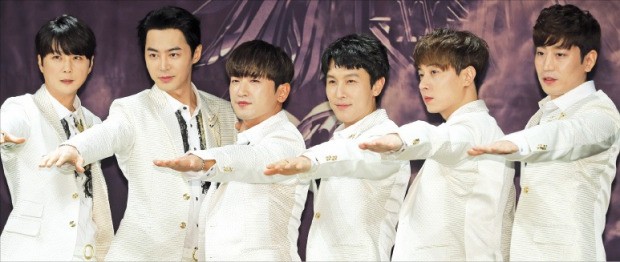 데뷔 20주년 콘서트 연 그룹 신화 가족과도 같은 팬들이 장수의 비결