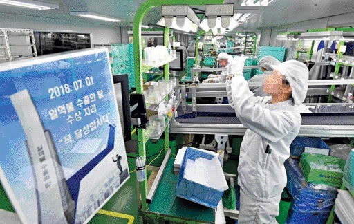저녁 있는 삶보다 저녁거리 살 돈이 중요… 일 더하게 해주세요