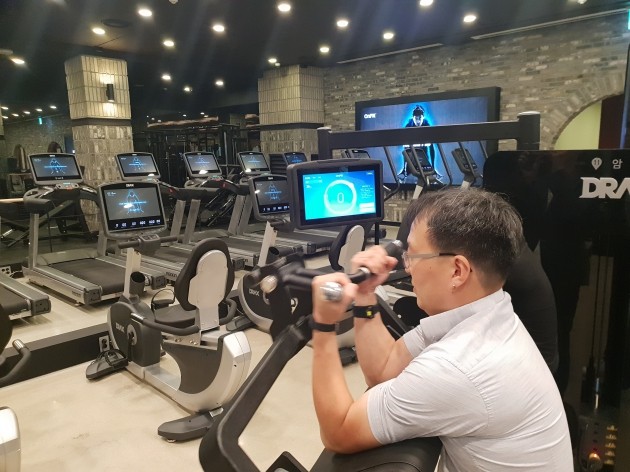 트레이너 대신 소프트웨어가 운동 계획 짜준다...온핏스마트짐에서 본 헬스장의 혁신