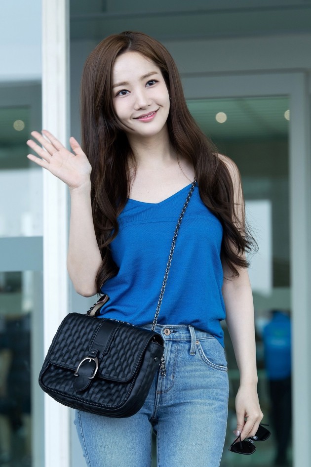 [공항패션 잇 아이템] 김비서 박민영, 꽃미모 과시…헤어스타일 옥의 티