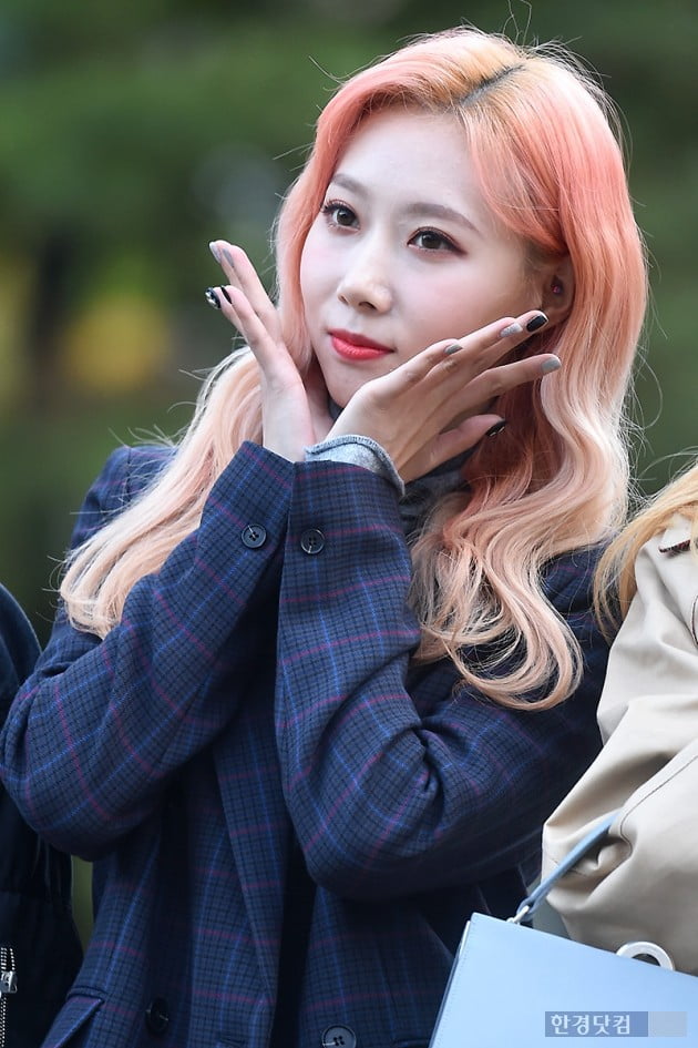 [포토] 드림캐쳐 한동, 깜찍하게 꽃받침~