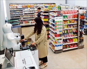 세븐일레븐, 무인편의점 본격화…로드숍 형태 첫 매장 열었다