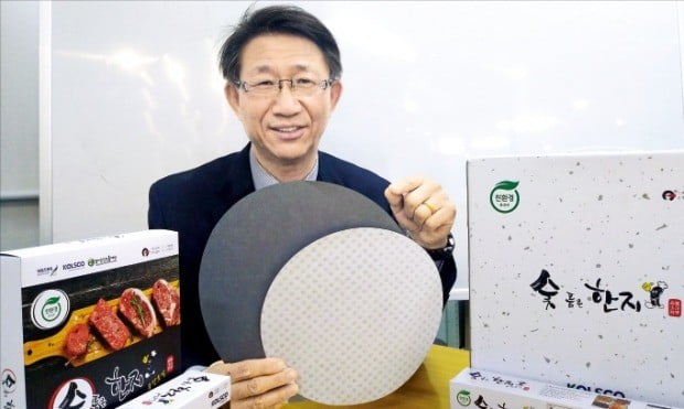 숯 품은 한지 쿠킹호일, 음식에 숯불맛 내면서 연기도 적은 포일 개발