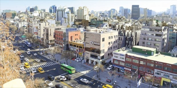 개발 막혔던 미관지구 53년 만에 폐지…압구정路 층수제한 완화된다