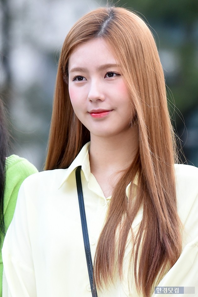 [HK영상] (여자)아이들 수진, 미연, 이른 아침부터 사랑스러워…예쁘네~ (세로직캠)