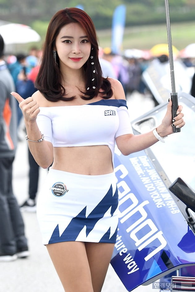 [포토] 레이싱모델 소이, 예쁜 미소로 엄지척