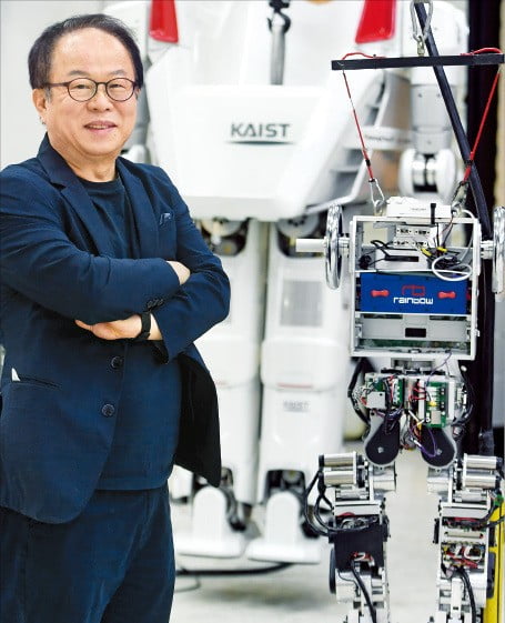 15세 휴보 일본·독일 부품 없인 한발짝도 못 걷는다