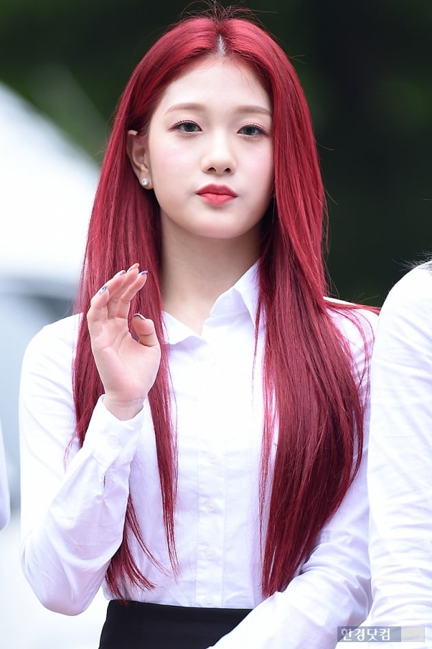 [포토] 프로미스나인 이서연, 빨간 머리가 잘 어울려~