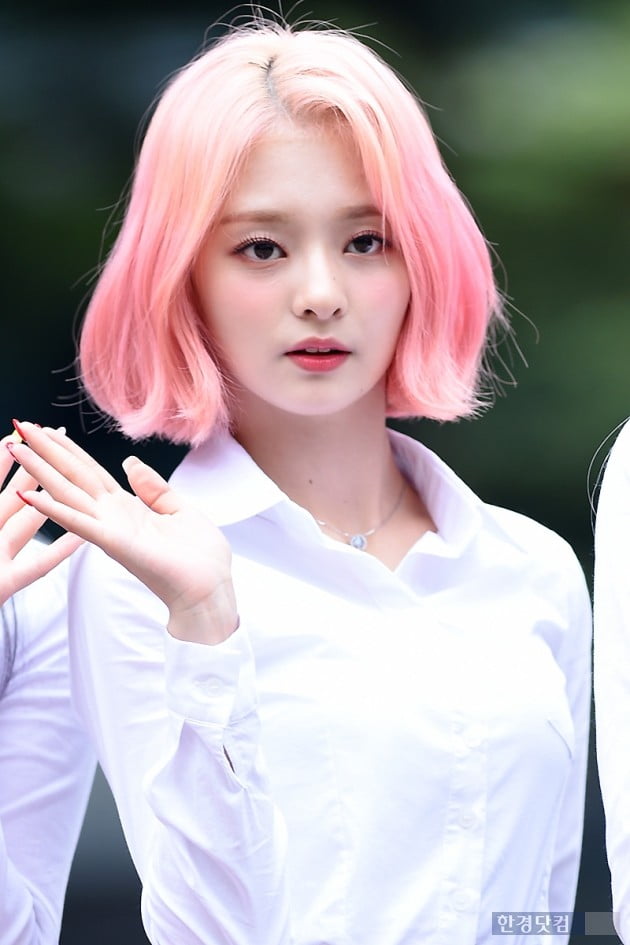 [HK영상] 프로미스나인 이나경, 핑크 헤어로 깜찍하게…인형이 따로 없네~ (세로직캠)