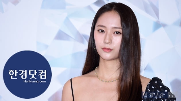 HK직캠｜크리스탈, 잠시라도 눈 뗄 수 없는 아름다움…감탄을 부르는 미모