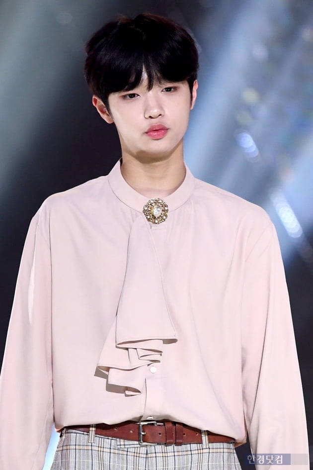 [포토] 엑스원 손동표, 무표정도 귀엽네~