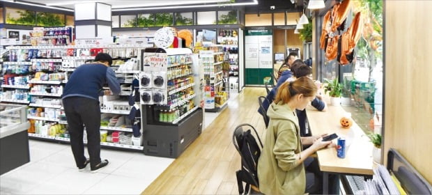 [단독] 최저임금 덜 오르자 편의점 다시 늘었다