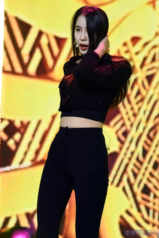 [포토] 희나피아 경원, 늘씬한 허리라인 뽐내며~