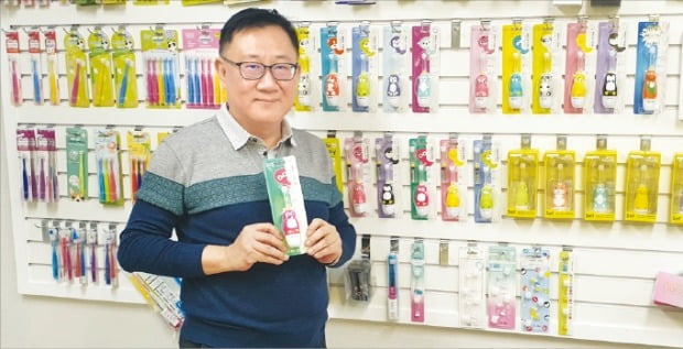 원스타인터내셔널 전동칫솔 메가텐, 진동 줄이고 칫솔모 늘려 잇몸 부담 줄여