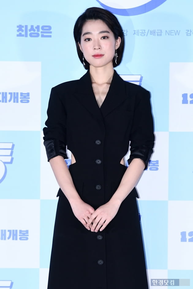 [포토] 최성은, 살짝 드러낸 허리라인~