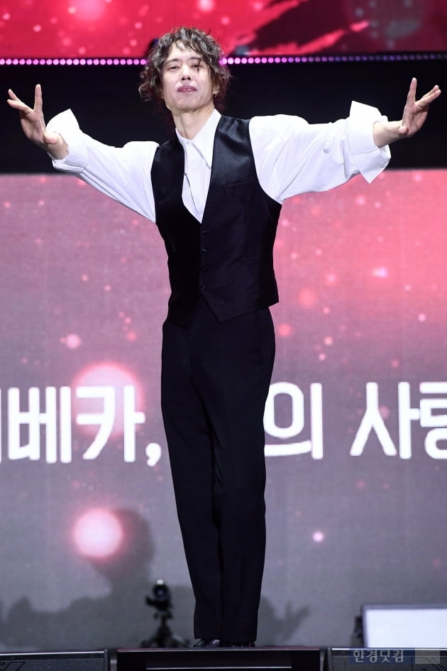 [포토] 양준일, 자유로운 포즈~