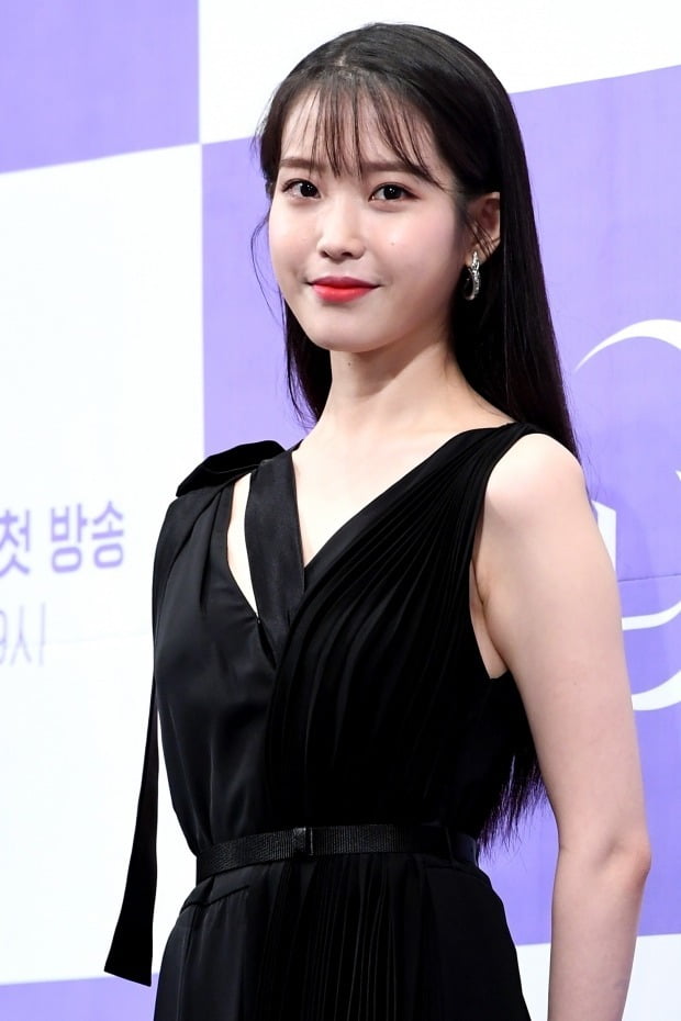 아이유, 신생 이담엔터테인먼트와 전속계약…12년 지기 매니저와 의리 지켜 [공식]