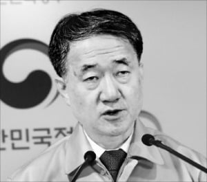 코로나보다 심한 박능후 장관의 입…내부서도 불안