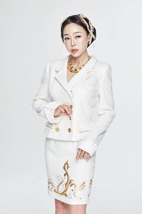 벨르제이, 화보 촬영…우아하고 고급스러운 자태 ‘눈길’