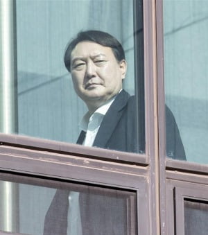 윤석열 관련주 들썩…덕성 上·서원 12% 급등