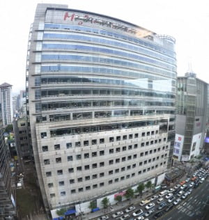 밀리오레 명동 상가 327실 1년 넘게 불꺼진 이유는