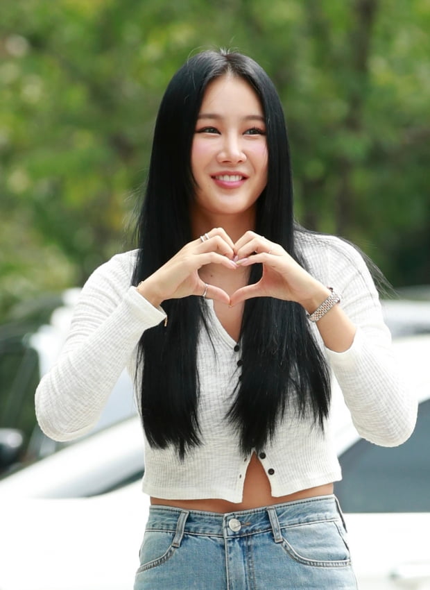 매력만점 미소 여전한데 어딘가 달라보이는 씨스타 소유