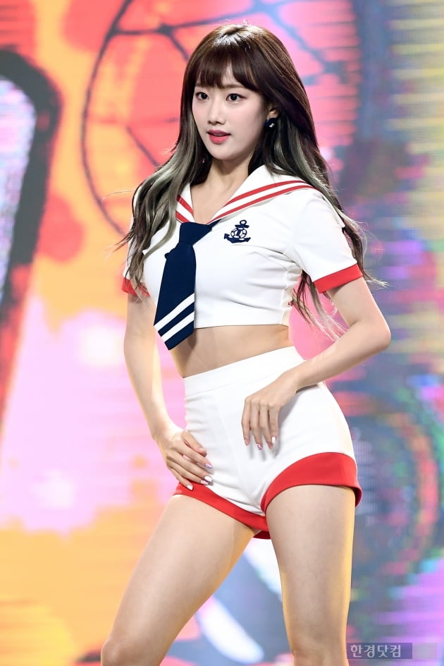 [포토] 에이프릴 나은, 감탄을 부르는 눈부신 아름다움