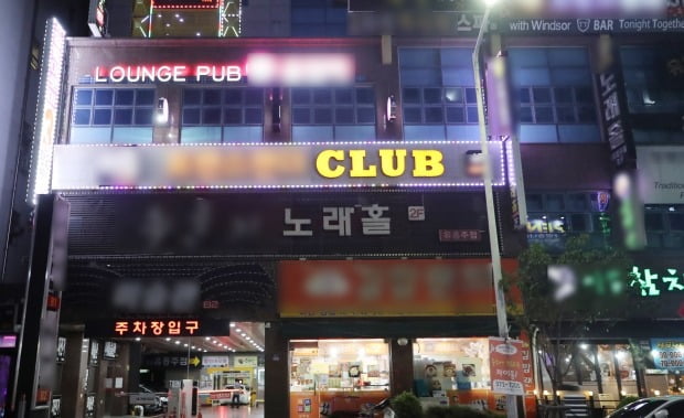 광주 상무지구 노래방 도우미 확진 비상…유흥주점 18곳 폐쇄