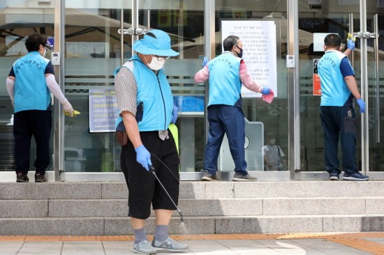 주간보호센터 90대 확진자 며느리 이어 40대 손주도 양성