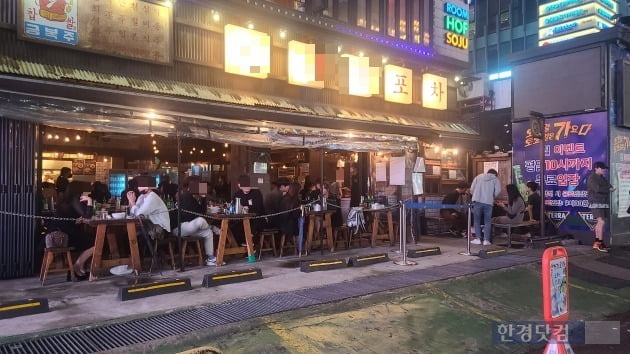 한 시간 기다려야 들어가요…고향집 대신 홍대·강남 포차로?