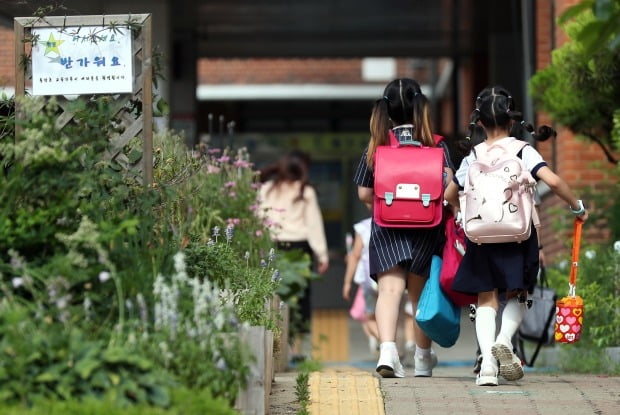 확진 진앙지된 부천 무용학원...13명 감염에 주변 초교 비상