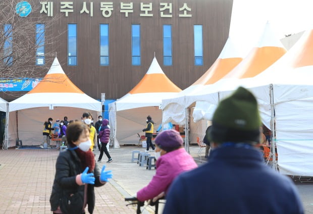 제주 대중목욕탕서 집단감염…매점 운영중 마스크 안 써