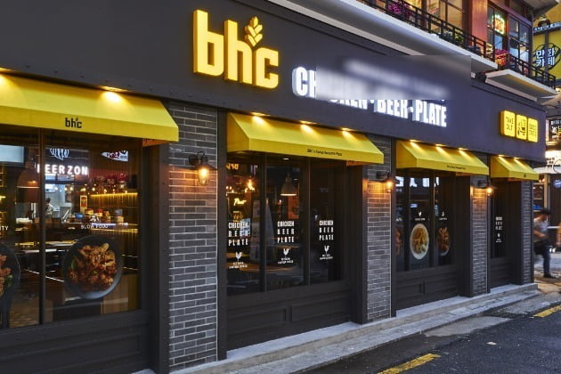 bhc, BBQ 상대 상품공급 대금 소송서 승소…법원 290억 지급