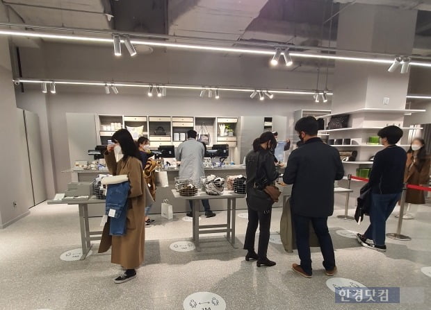 샤넬 매장 대기줄인 줄 알았어요…200명 줄 세운 아르켓