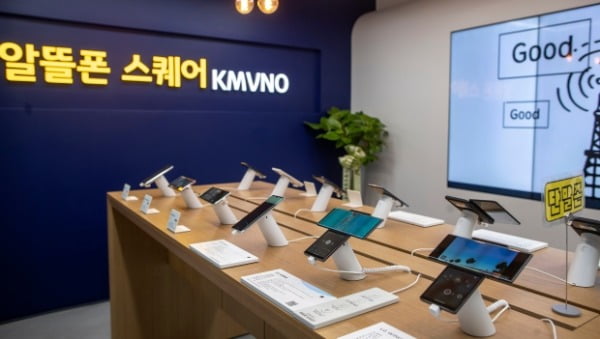 개통은 대리점에서만?…5G 요금제 30% 싼 알뜰폰 뭐길래 [배성수의 다다IT선]