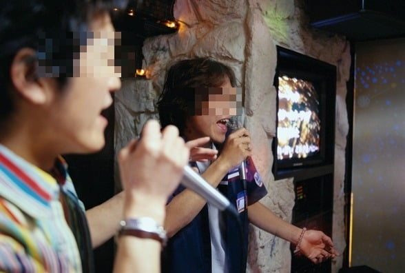 산청군 공무원 2명, 노래주점서 여종업원 불러내 술판